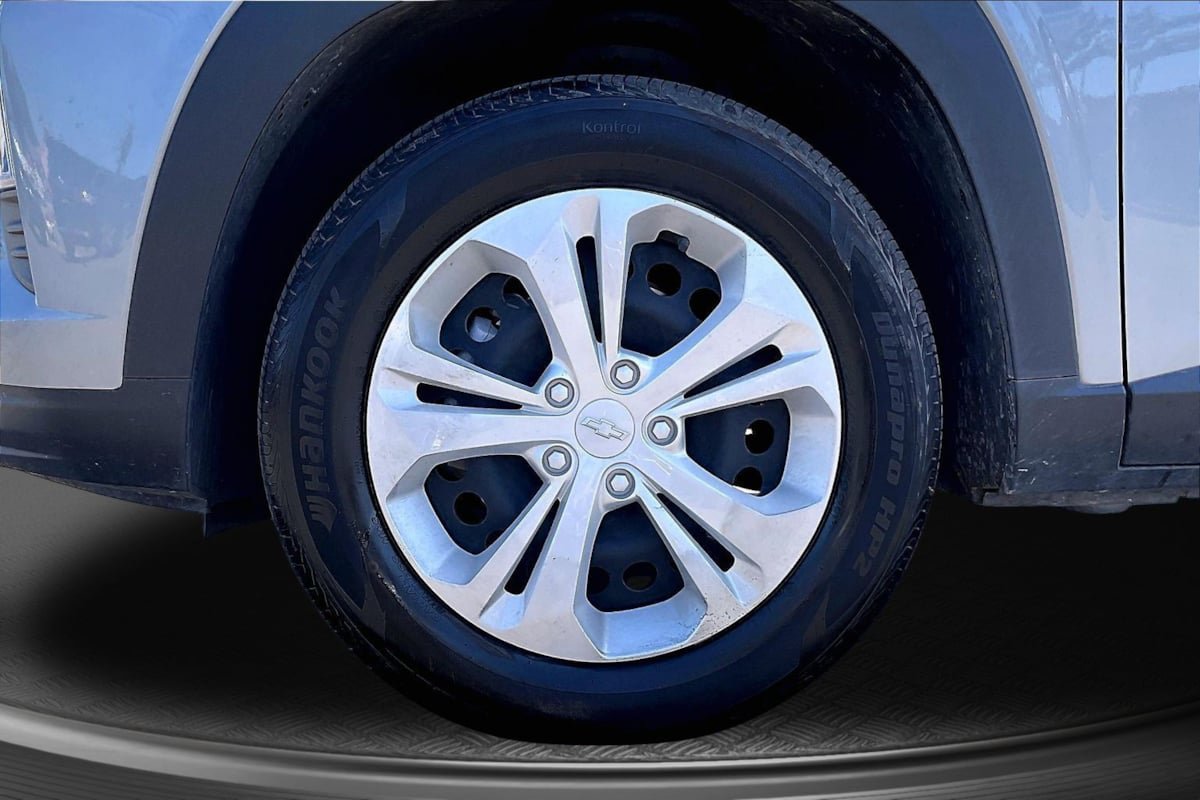 Used 2025 Chevrolet Trax LS FWD image 9