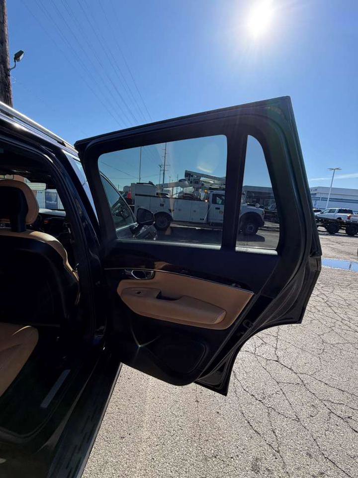 Used 2016 Volvo XC90 T6 Momentum w/ Momentum Plus Package AWD/4WD image 23