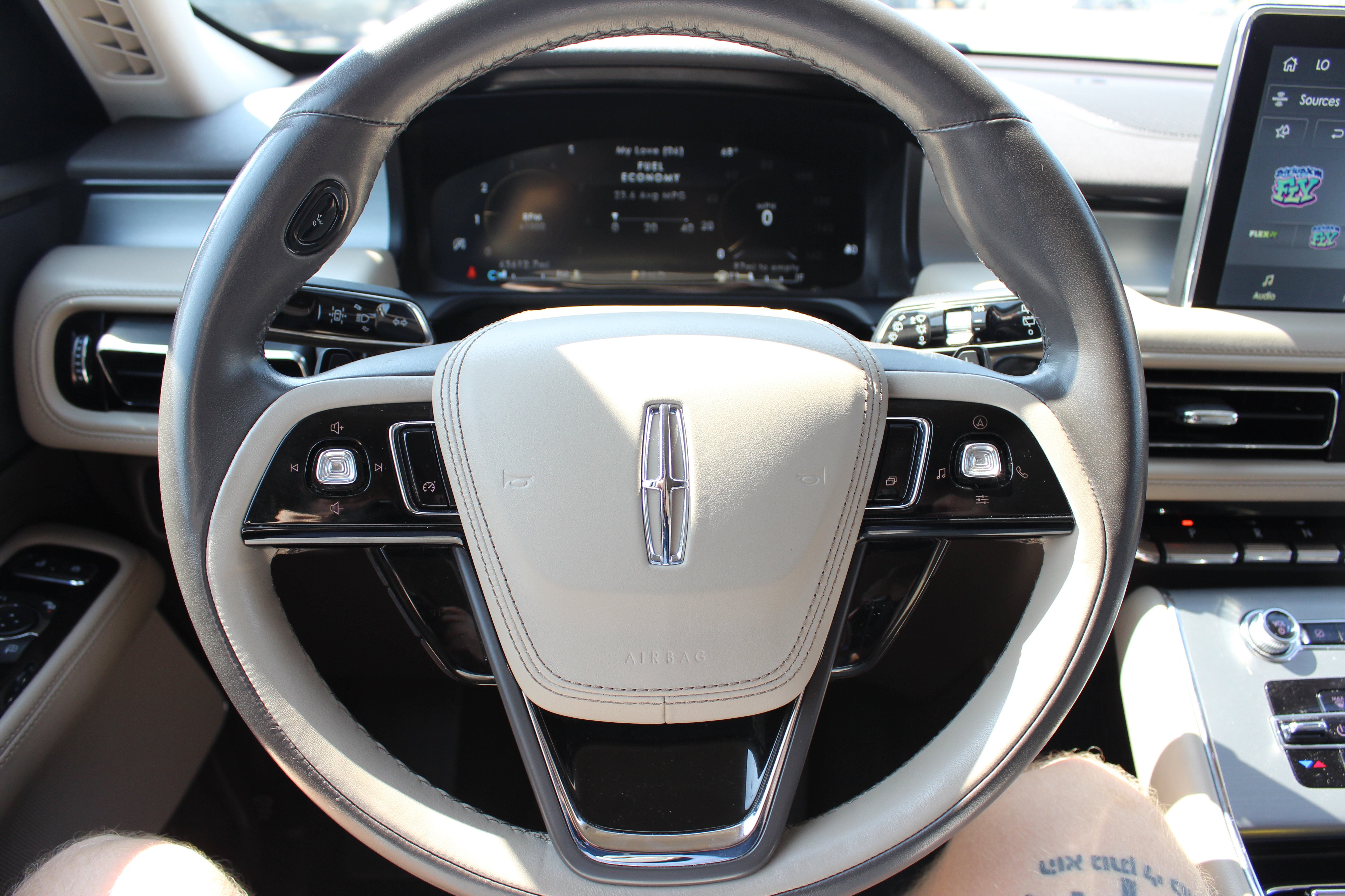 Used 2021 Lincoln Aviator AWD image 16