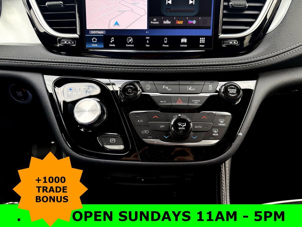 New 2026 Chrysler Pacifica Limited w/ Uconnect Theater Family Group image 24