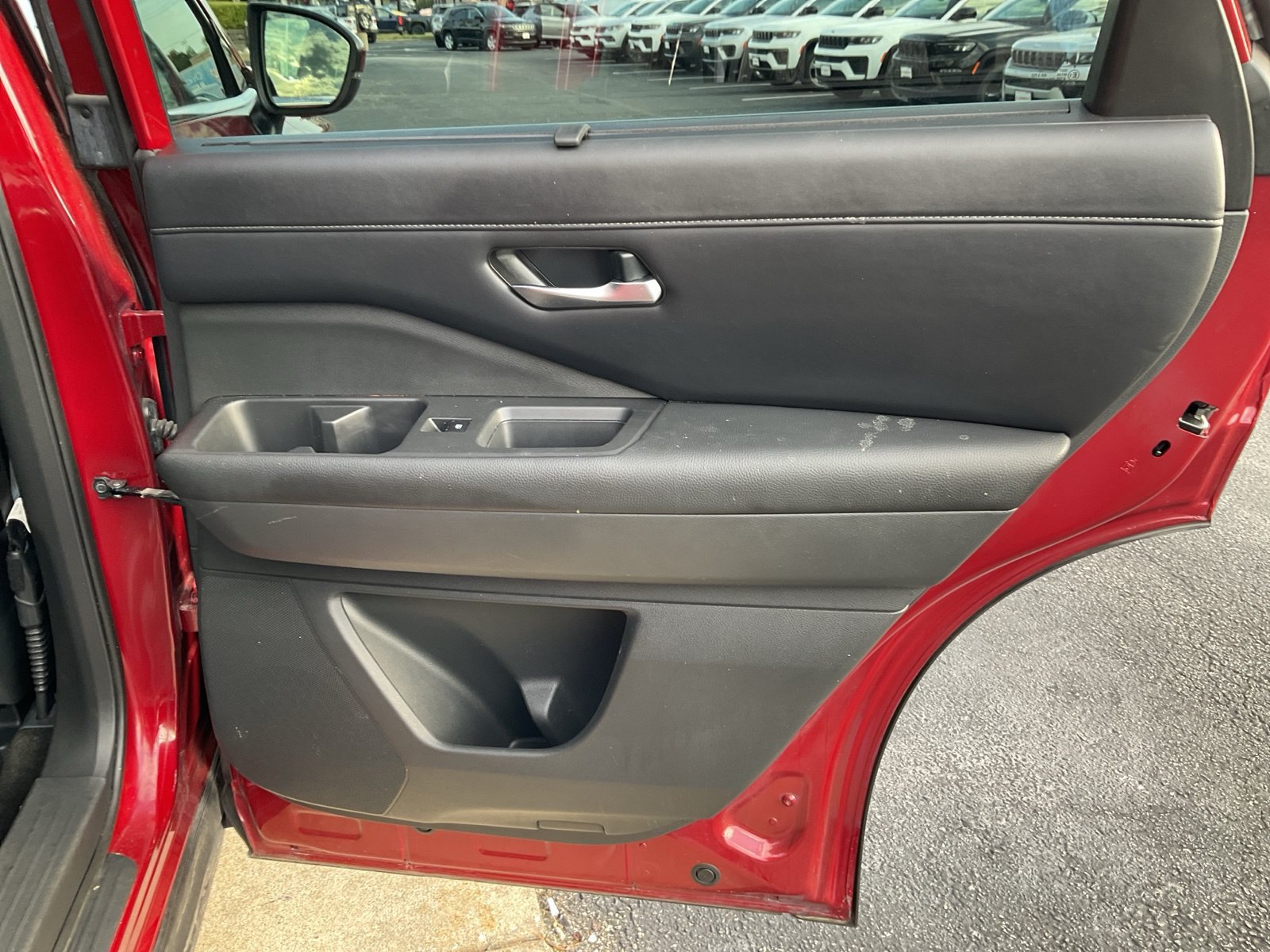Used 2024 Nissan Pathfinder SL FWD image 38