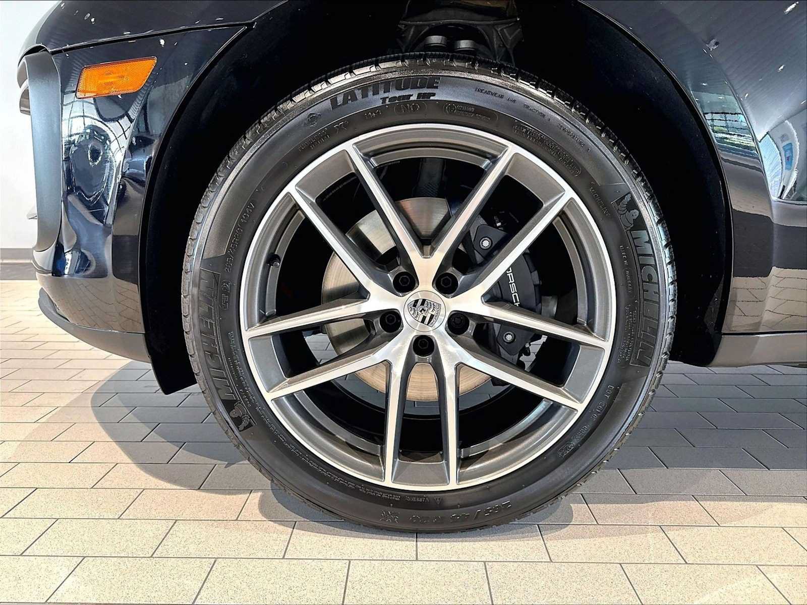 Used 2026 Porsche Macan AWD/4WD image 14