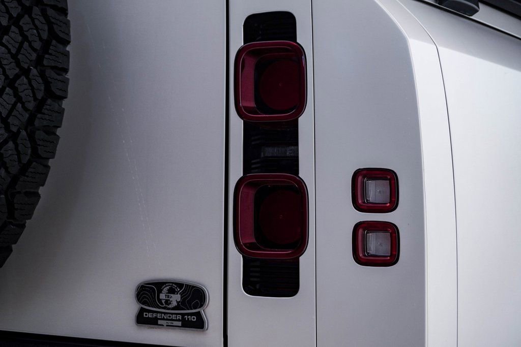 Used 2024 Land Rover Defender 110 S image 15