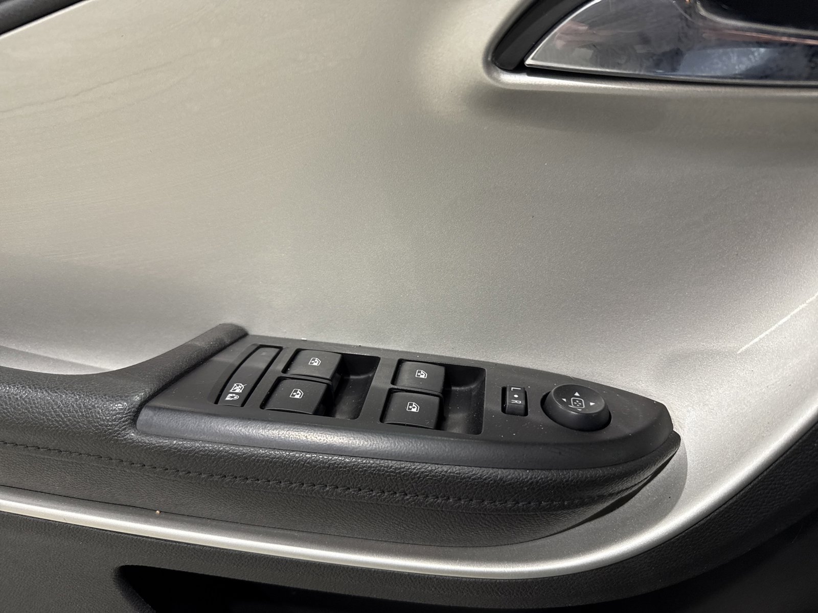 Used 2014 Chevrolet Volt FWD image 26