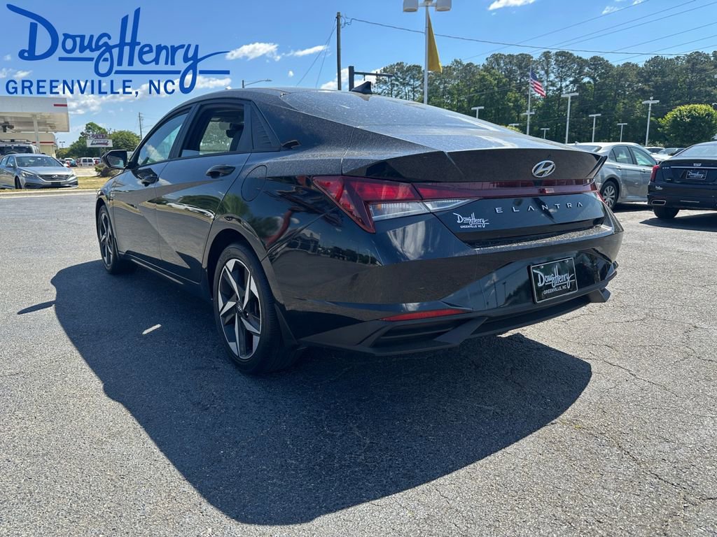 Used 2023 Hyundai Elantra SEL w/ Convenience Package FWD image 10