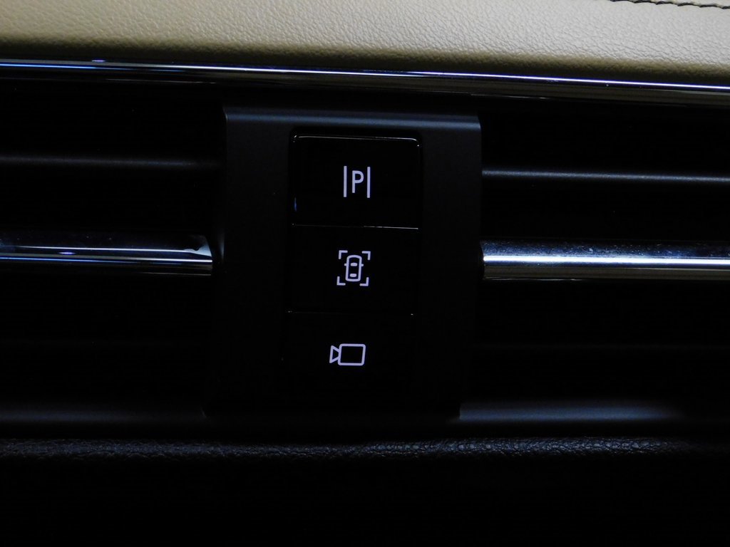 Used 2021 Lincoln Corsair Reserve image 47