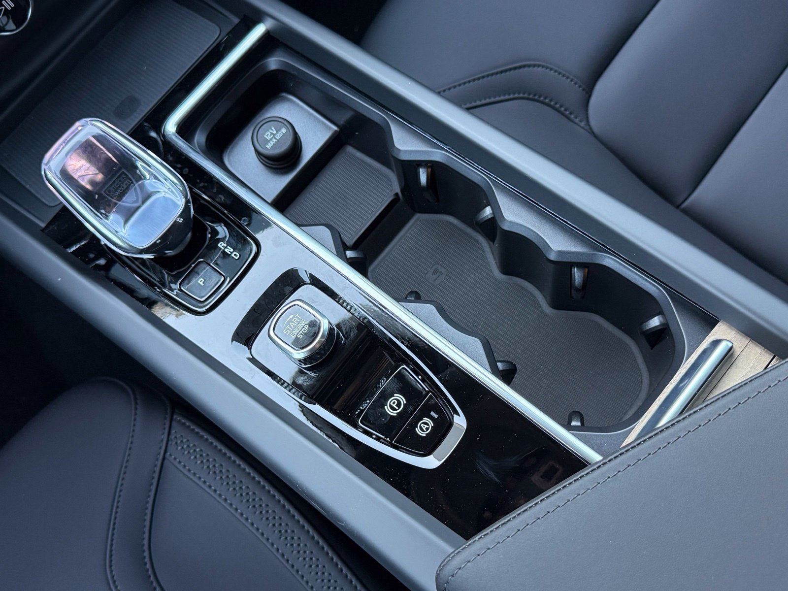 New 2027 Volvo XC60 B5 Core AWD/4WD image 32