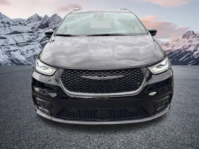 New 2026 Chrysler Pacifica Limited w/ Uconnect Theater Family Group image 8