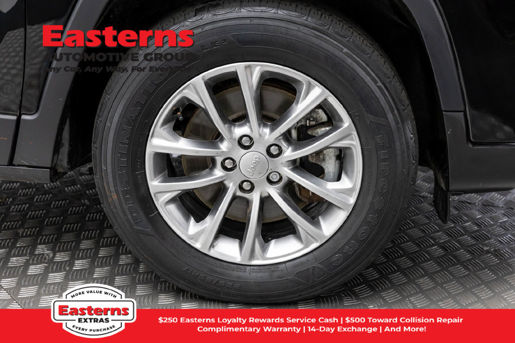 Used 2021 Jeep Cherokee Latitude Plus AWD/4WD image 32