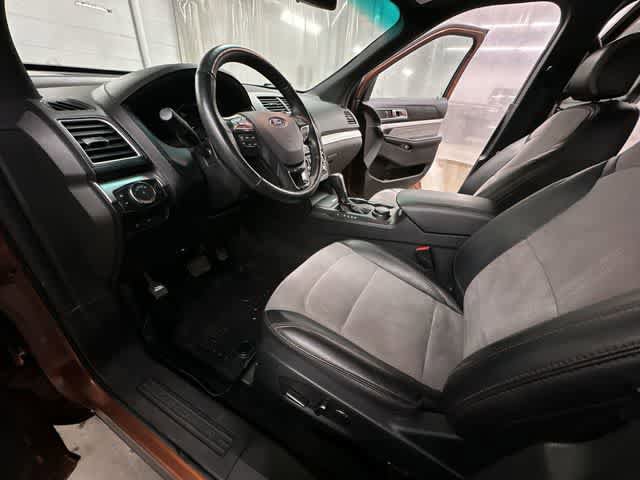 Used 2017 Ford Explorer XLT w/ Equipment Group 202A AWD/4WD image 15
