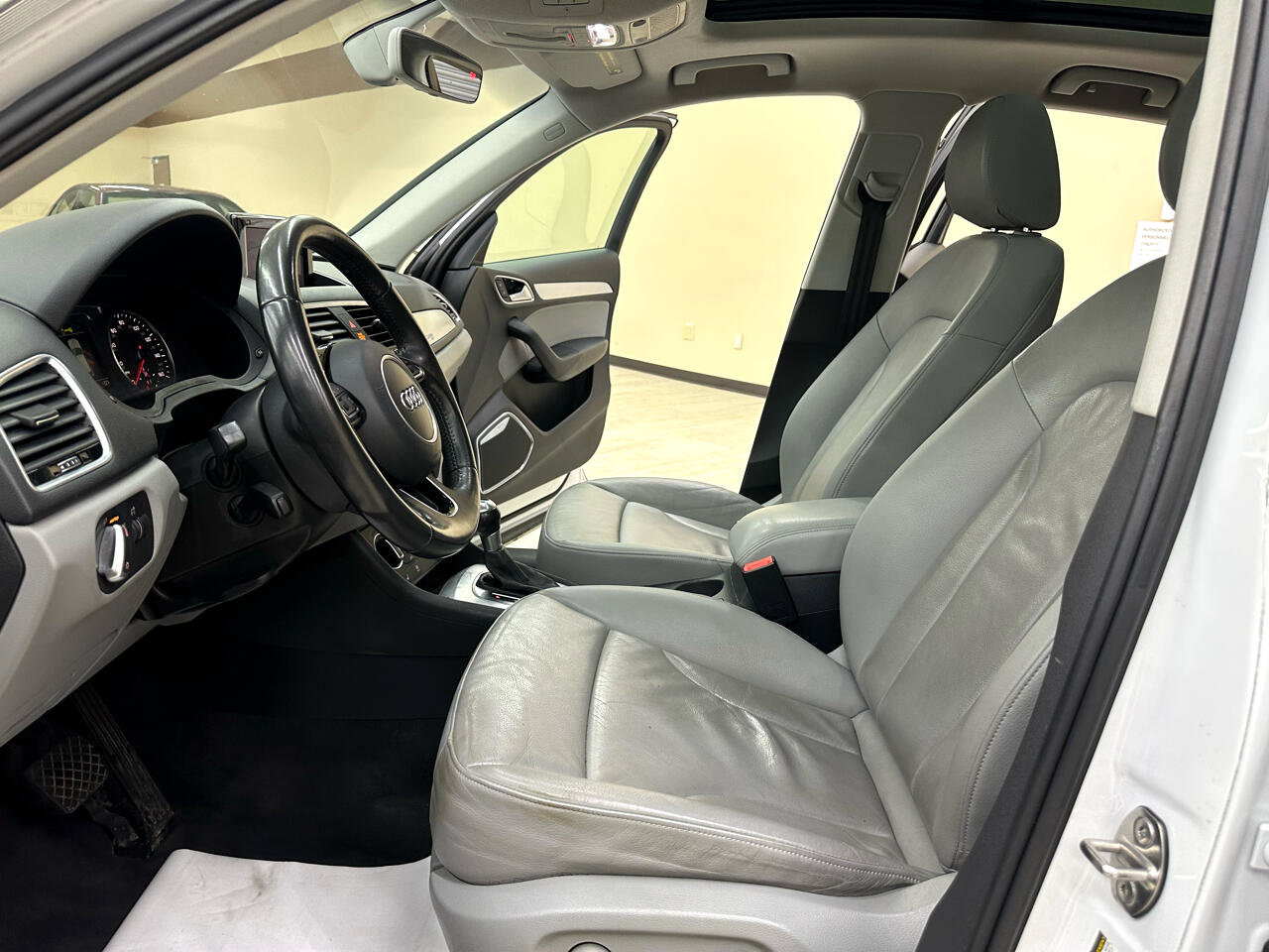 Used 2016 Audi Q3 2.0T Prestige w/ Prestige Package image 23