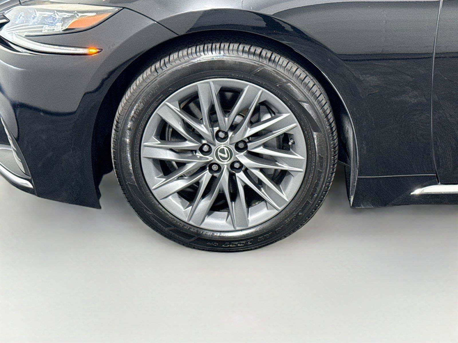 Used 2018 Lexus LS 500 w/ Accessory Package (Z2) RWD image 35