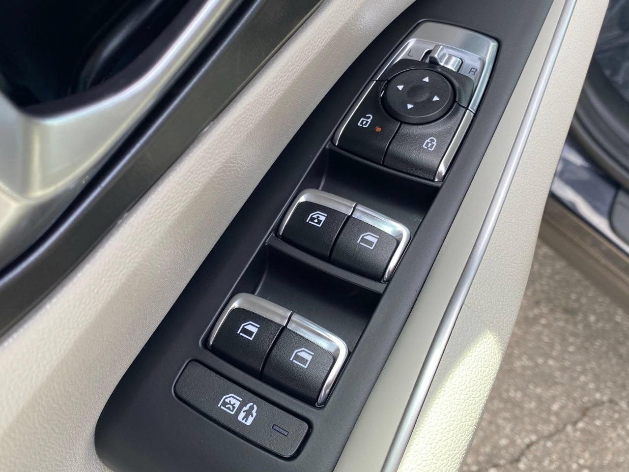 Certified 2025 Kia Sorento S w/ Panoramic Sunroof Package FWD image 11