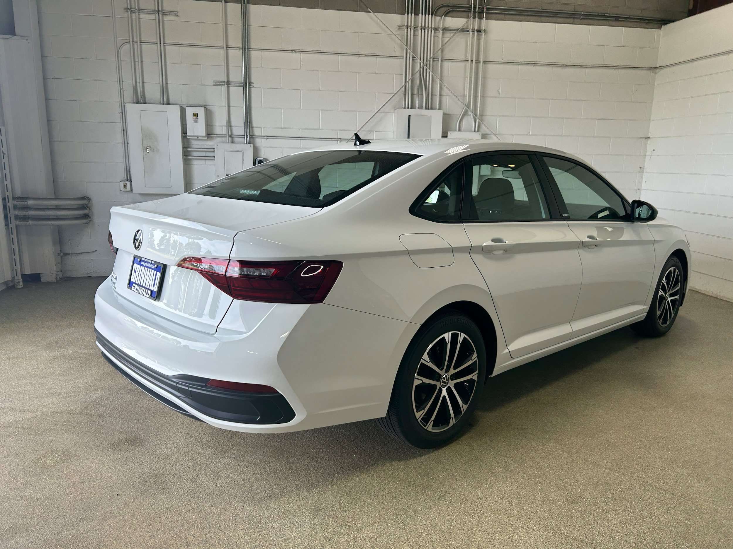 Used 2024 Volkswagen Jetta Sport FWD image 9