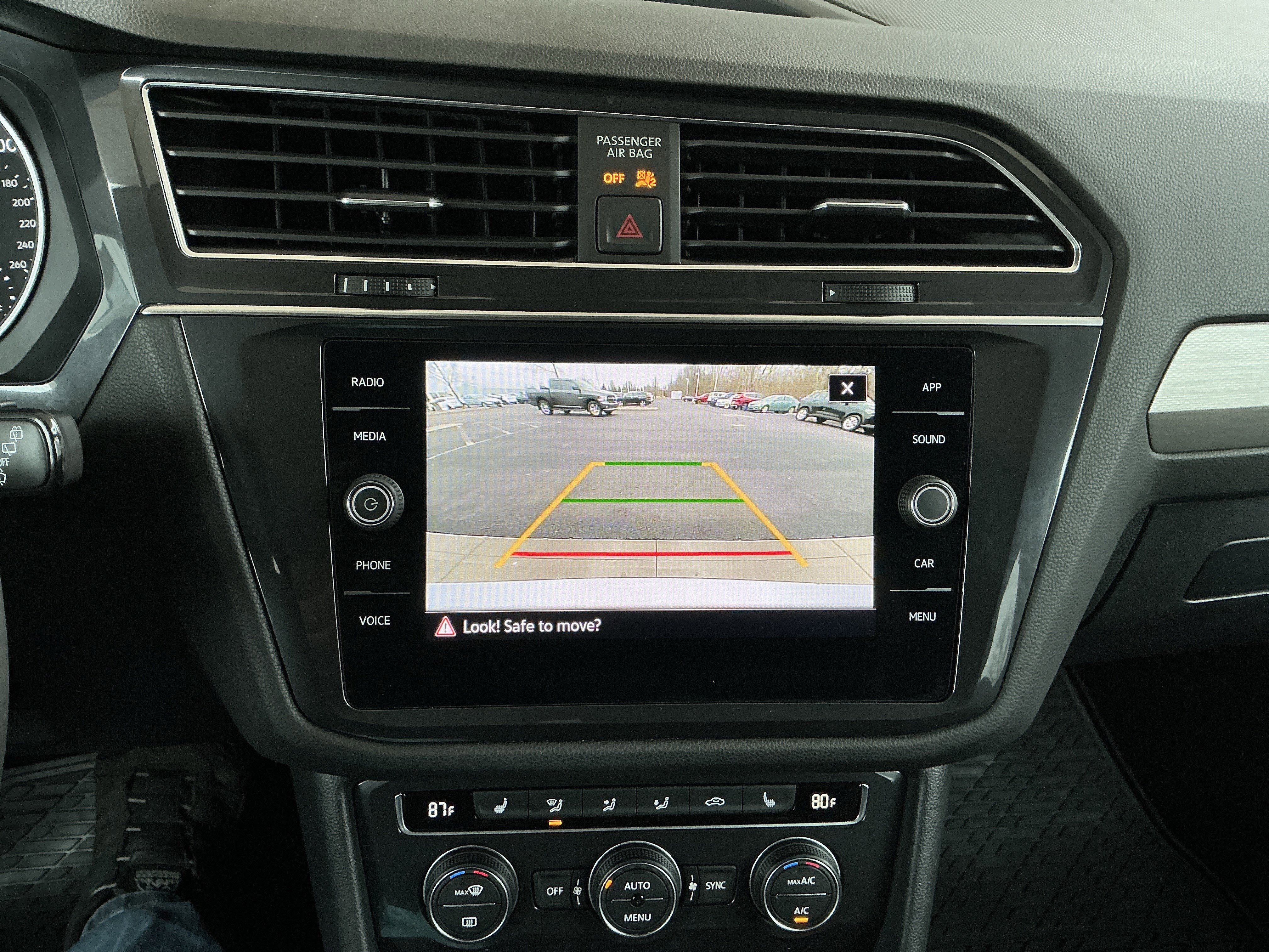 Used 2021 Volkswagen Tiguan SE w/ Panoramic Sunroof Package image 10