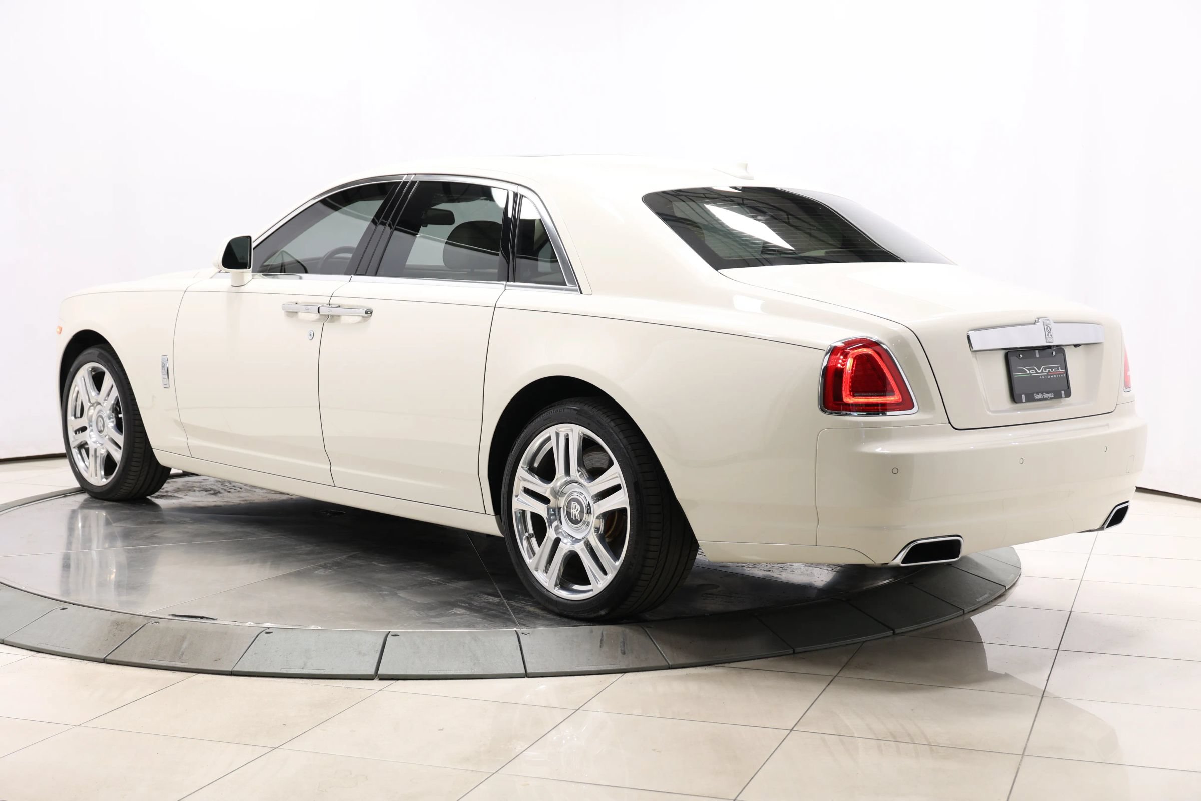 Used 2016 Rolls-Royce Ghost RWD image 71