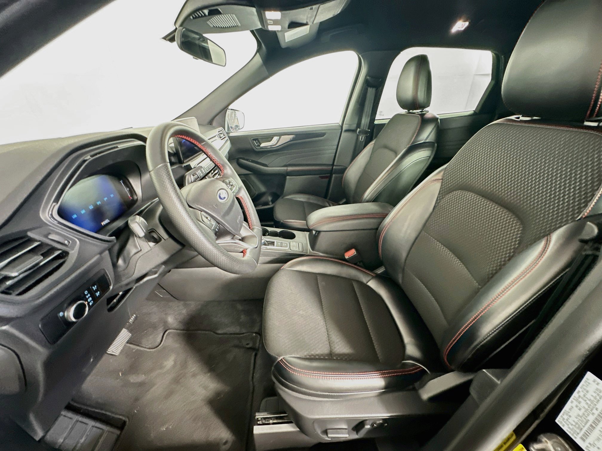 Used 2025 Ford Escape ST-Line FWD image 13