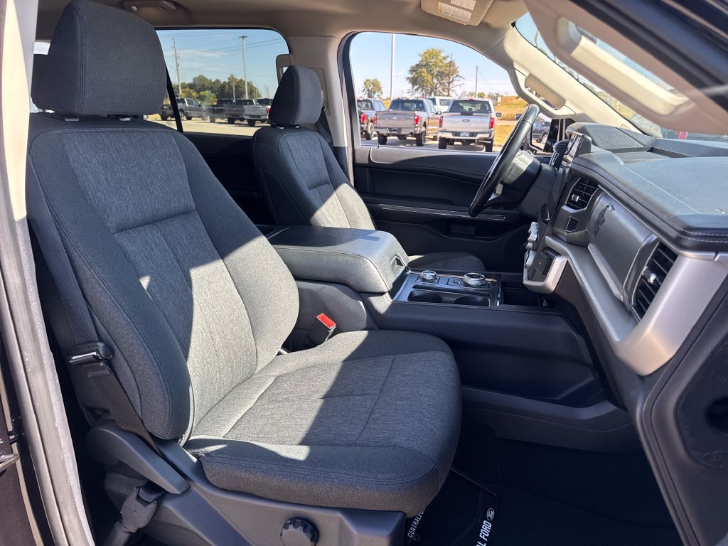 Used 2024 Ford Expedition XLT AWD/4WD image 11