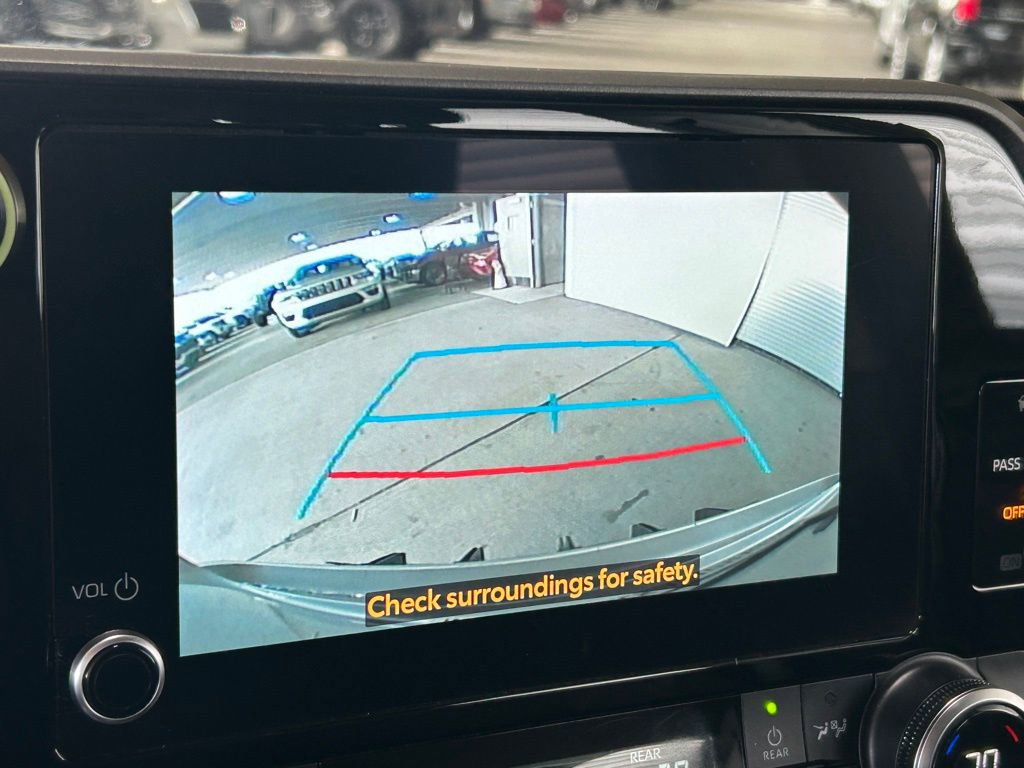 Used 2023 Toyota Highlander LE image 18