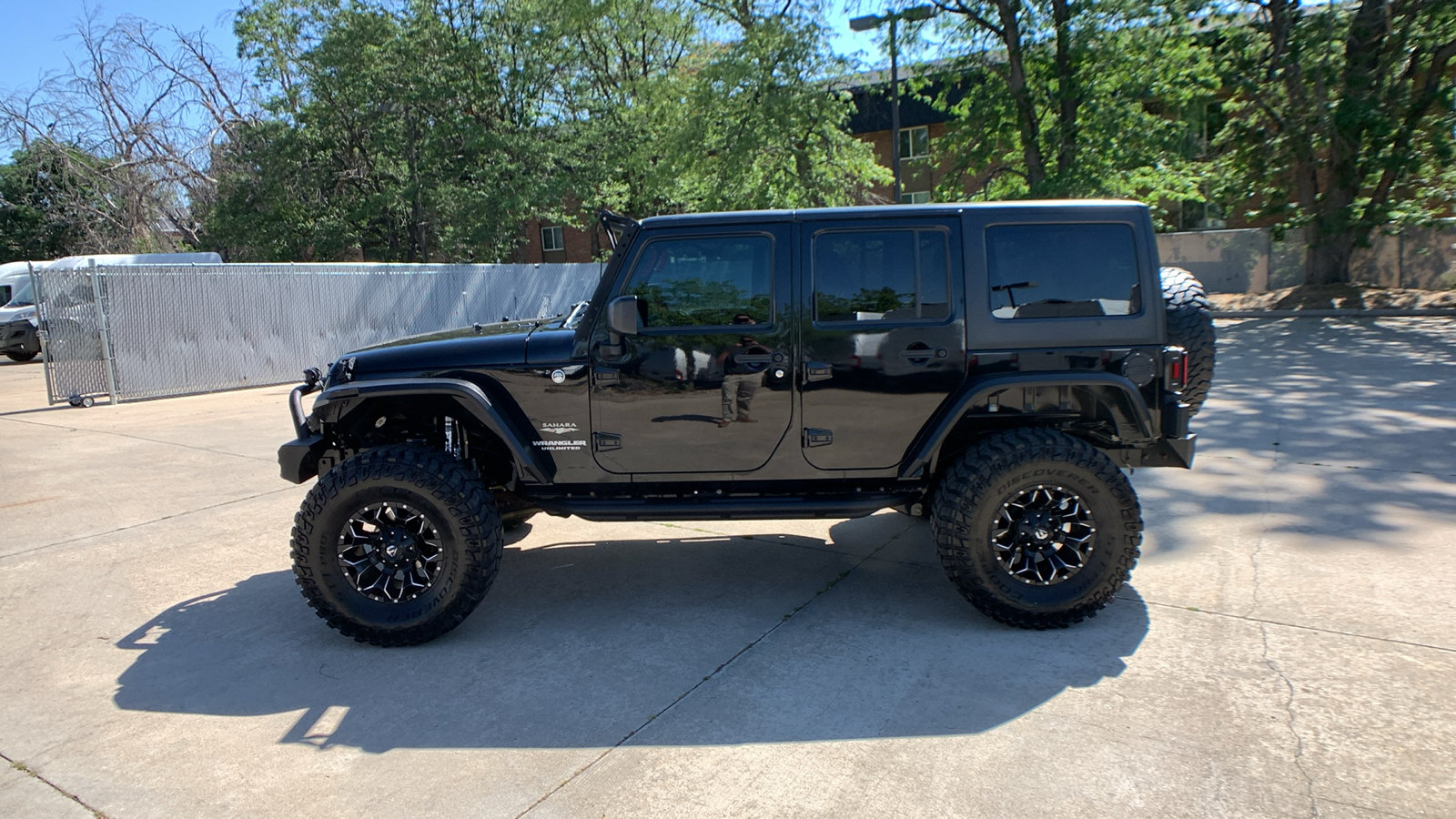 Used 2015 Jeep Wrangler Unlimited Sahara w/ Connectivity Group AWD/4WD image 2