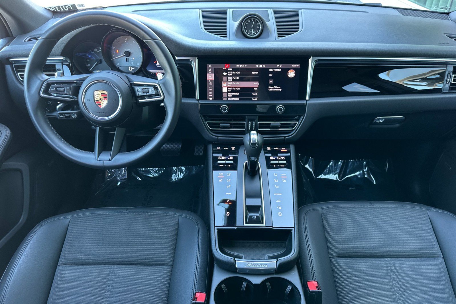 Certified 2023 Porsche Macan S AWD/4WD image 6