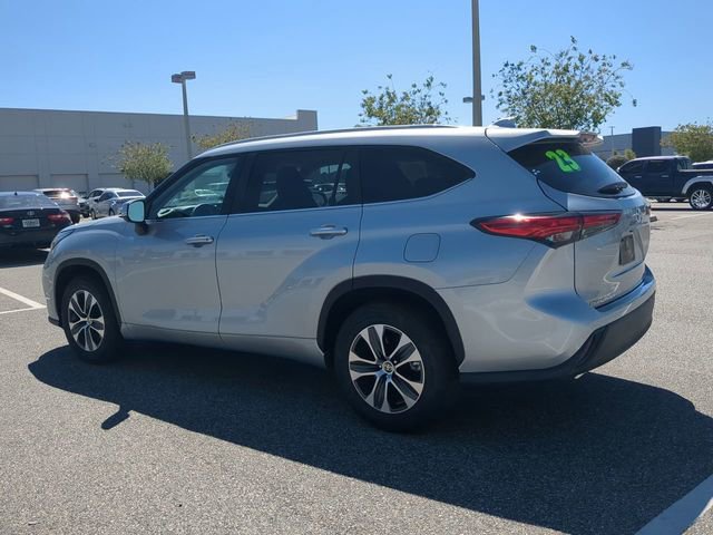 Used 2023 Toyota Highlander XLE image 6