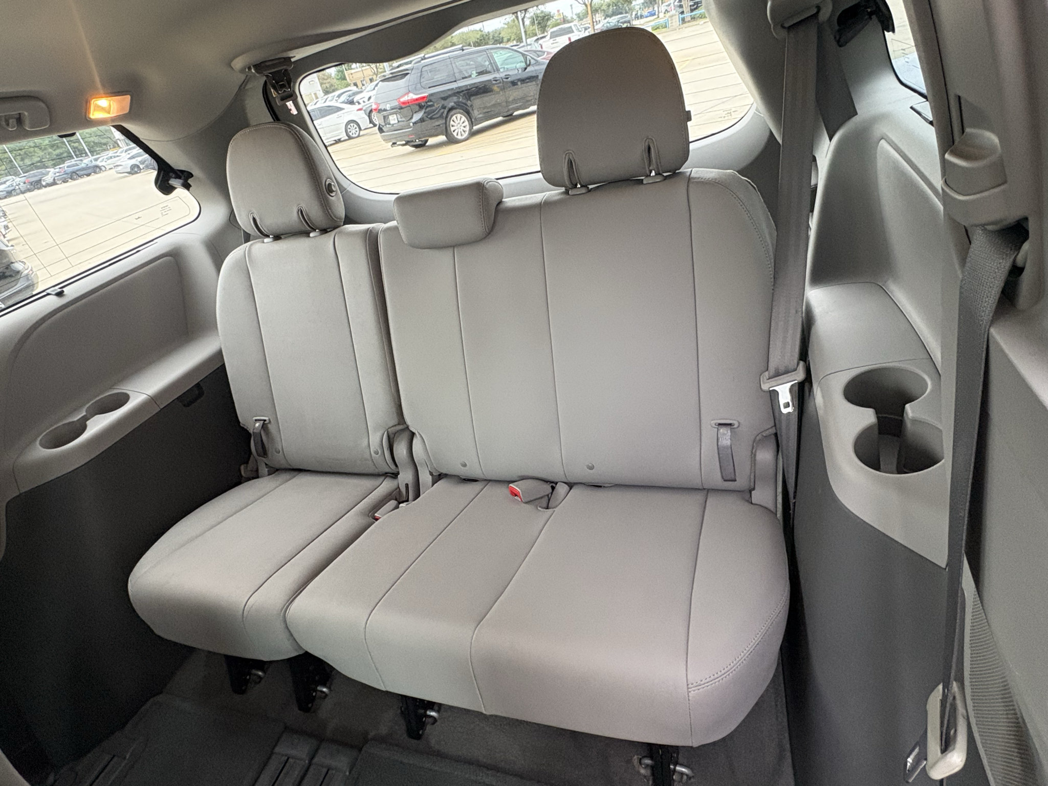 Used 2017 Toyota Sienna XLE FWD image 25
