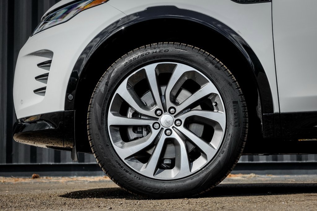 New 2025 Land Rover Discovery Sport Dynamic SE image 4