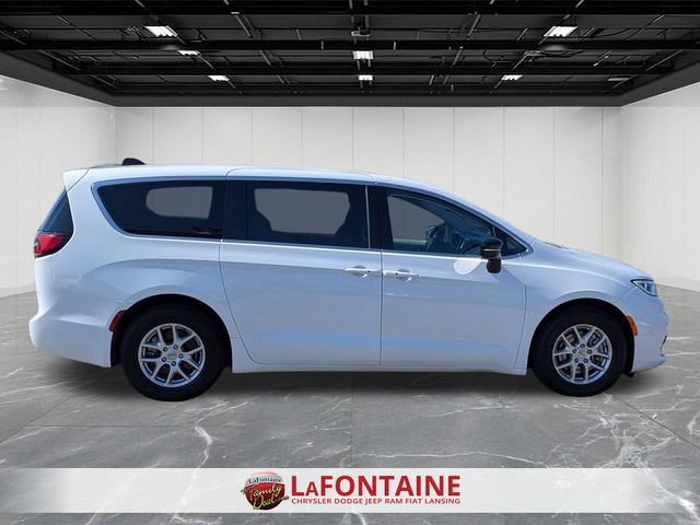 Used 2024 Chrysler Pacifica Touring-L image 6