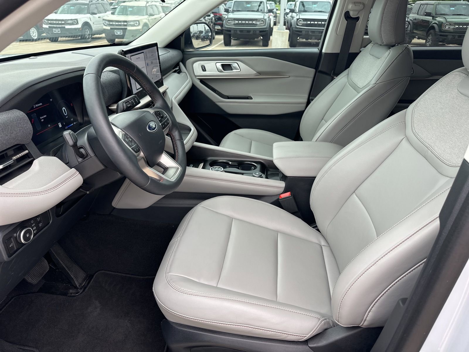 New 2025 Ford Explorer Active w/ Active Comfort Package RWD image 21