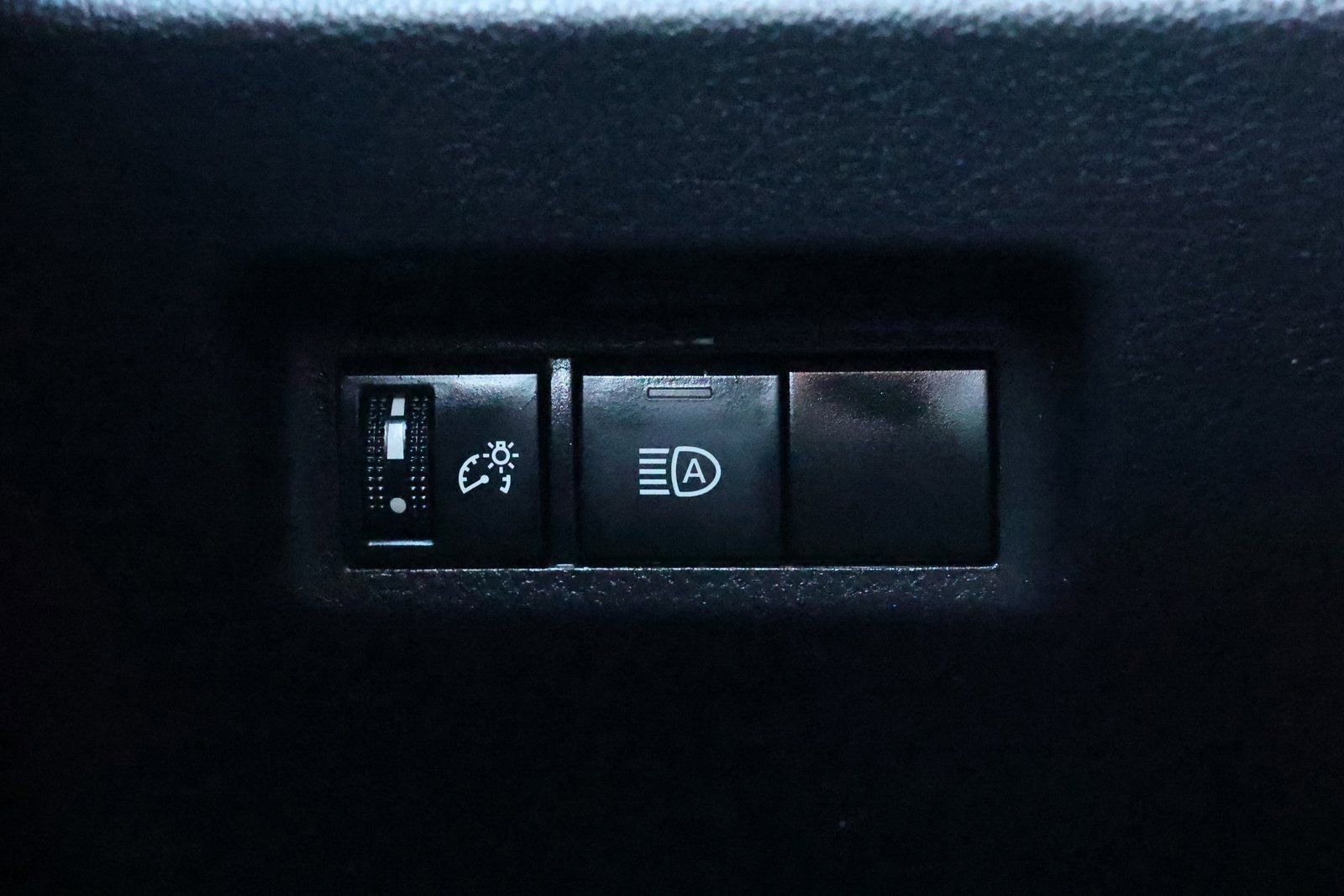 Used 2022 Toyota RAV4 LE image 25