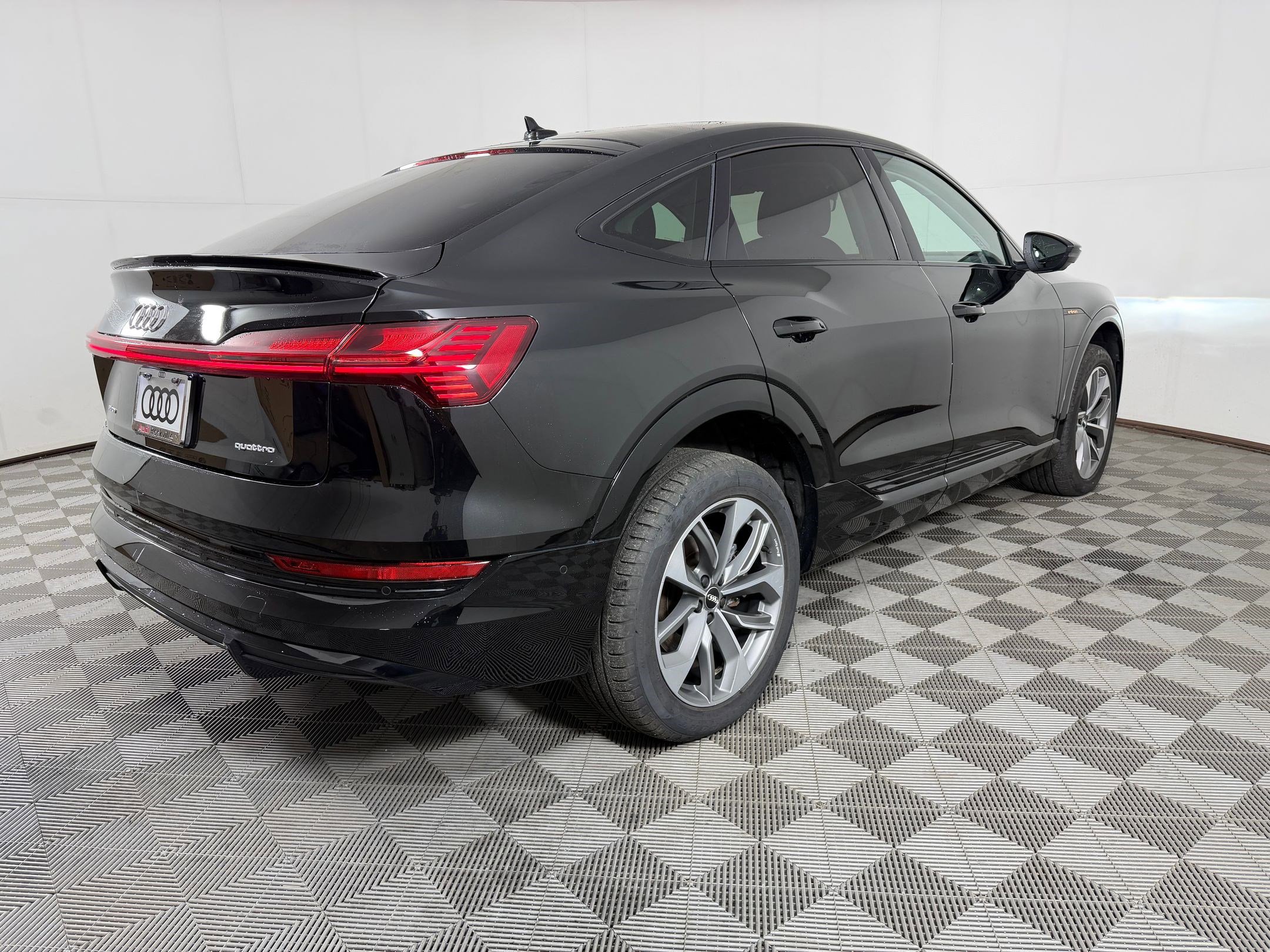 Certified 2021 Audi e-tron Premium Plus w/ Premium Plus Package AWD/4WD image 9
