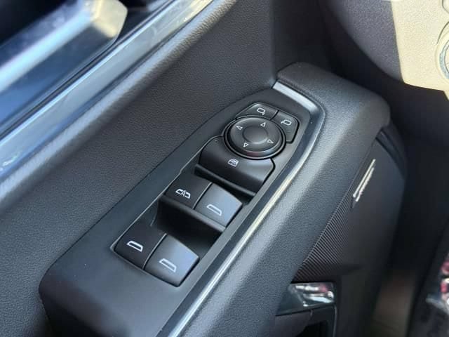 Used 2025 Chevrolet Silverado 1500 LT Trail Boss w/ LT Trail Boss Premium Package AWD/4WD image 19