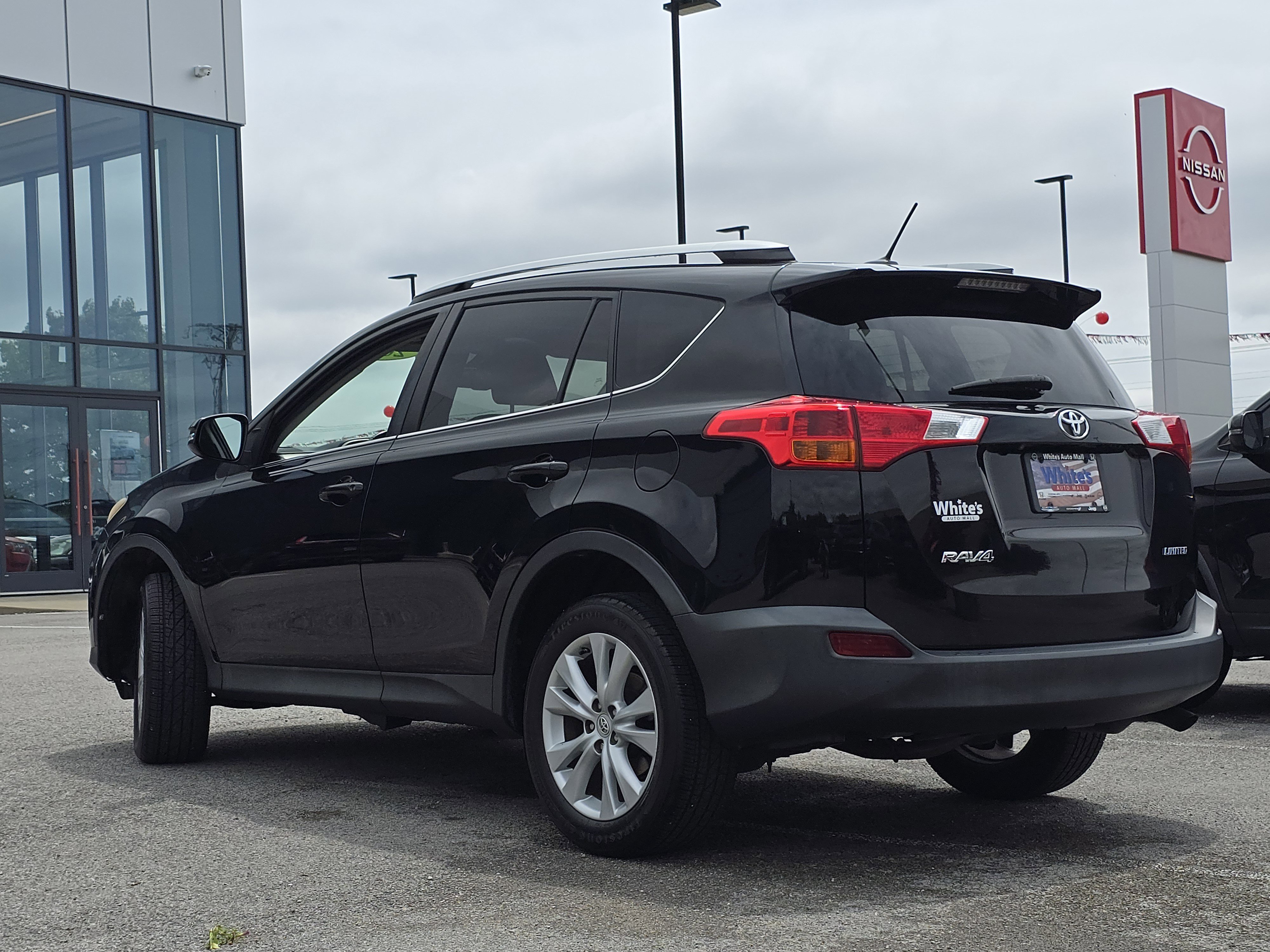 Used 2015 Toyota RAV4 Limited w/ Technology Package FWD image 17