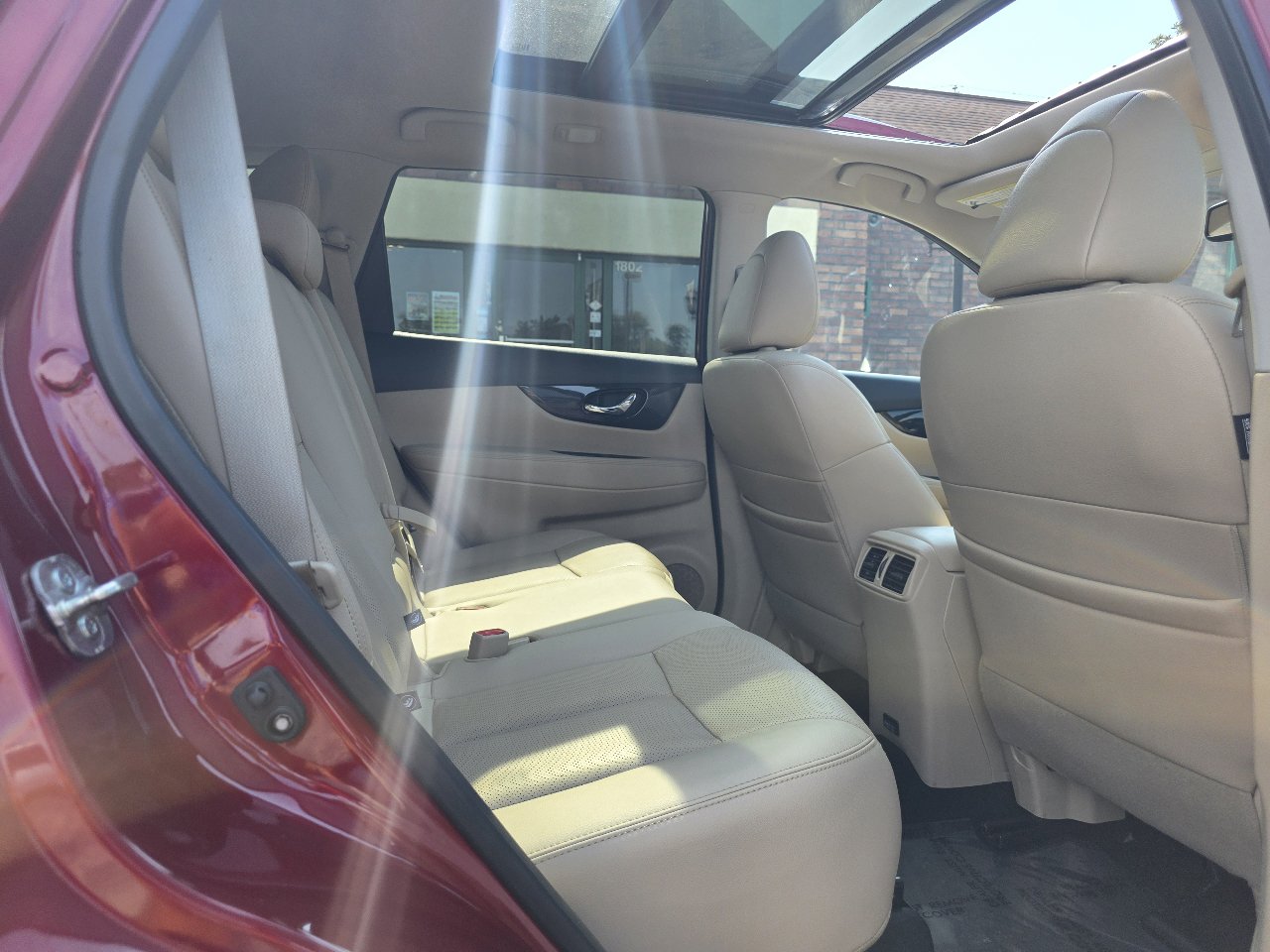 Used 2020 Nissan Rogue SL w/ Premium Package image 18