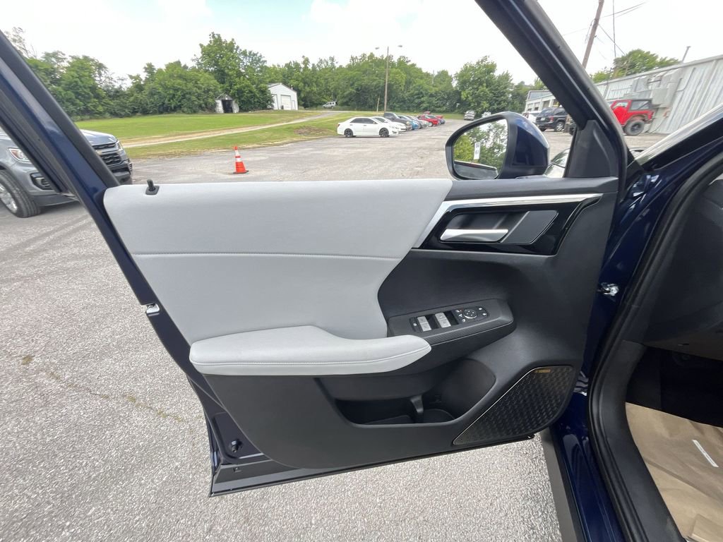 New 2025 Mitsubishi Outlander SE image 13