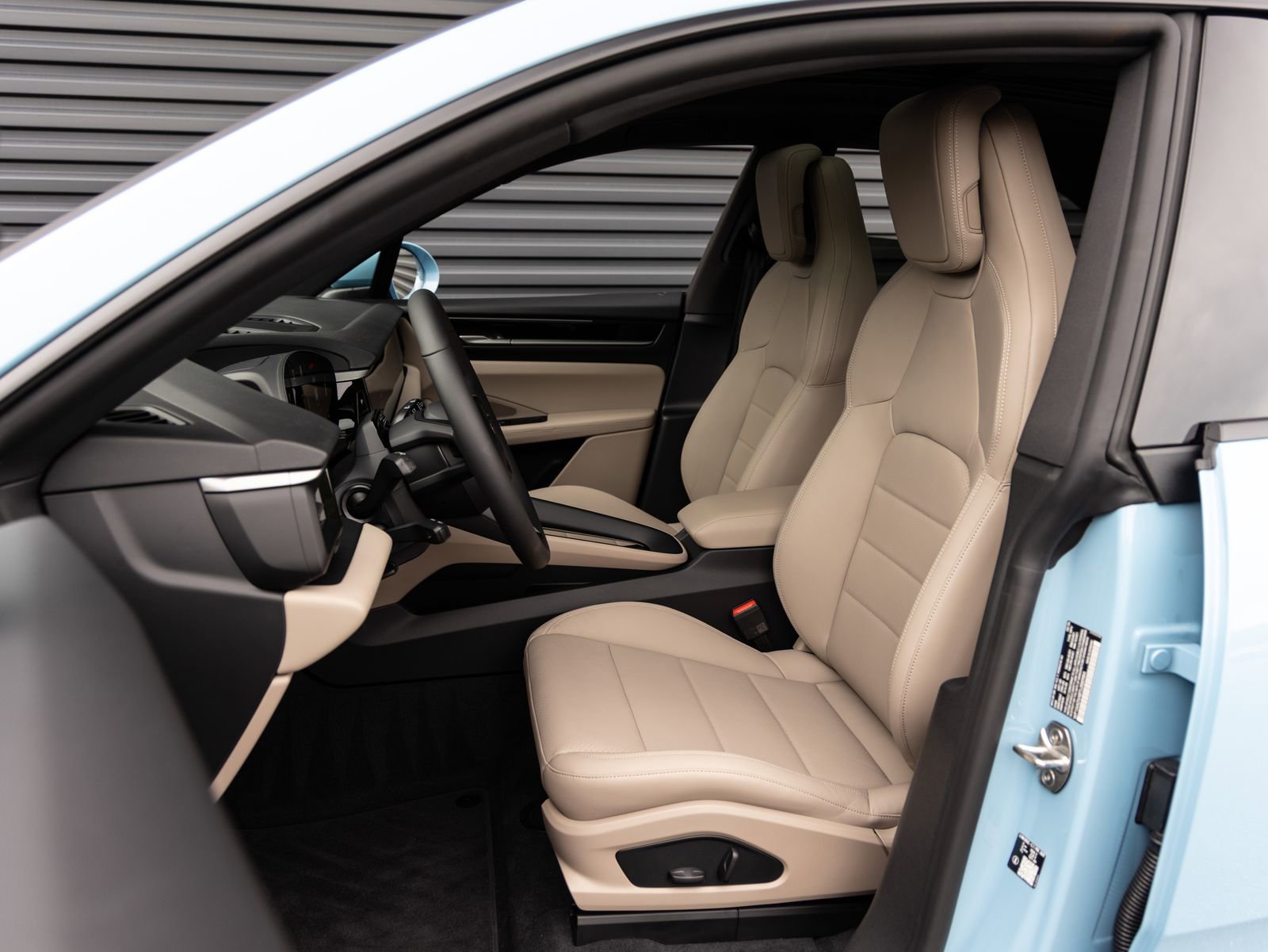 Used 2026 Porsche Macan 4 Electric AWD/4WD image 5
