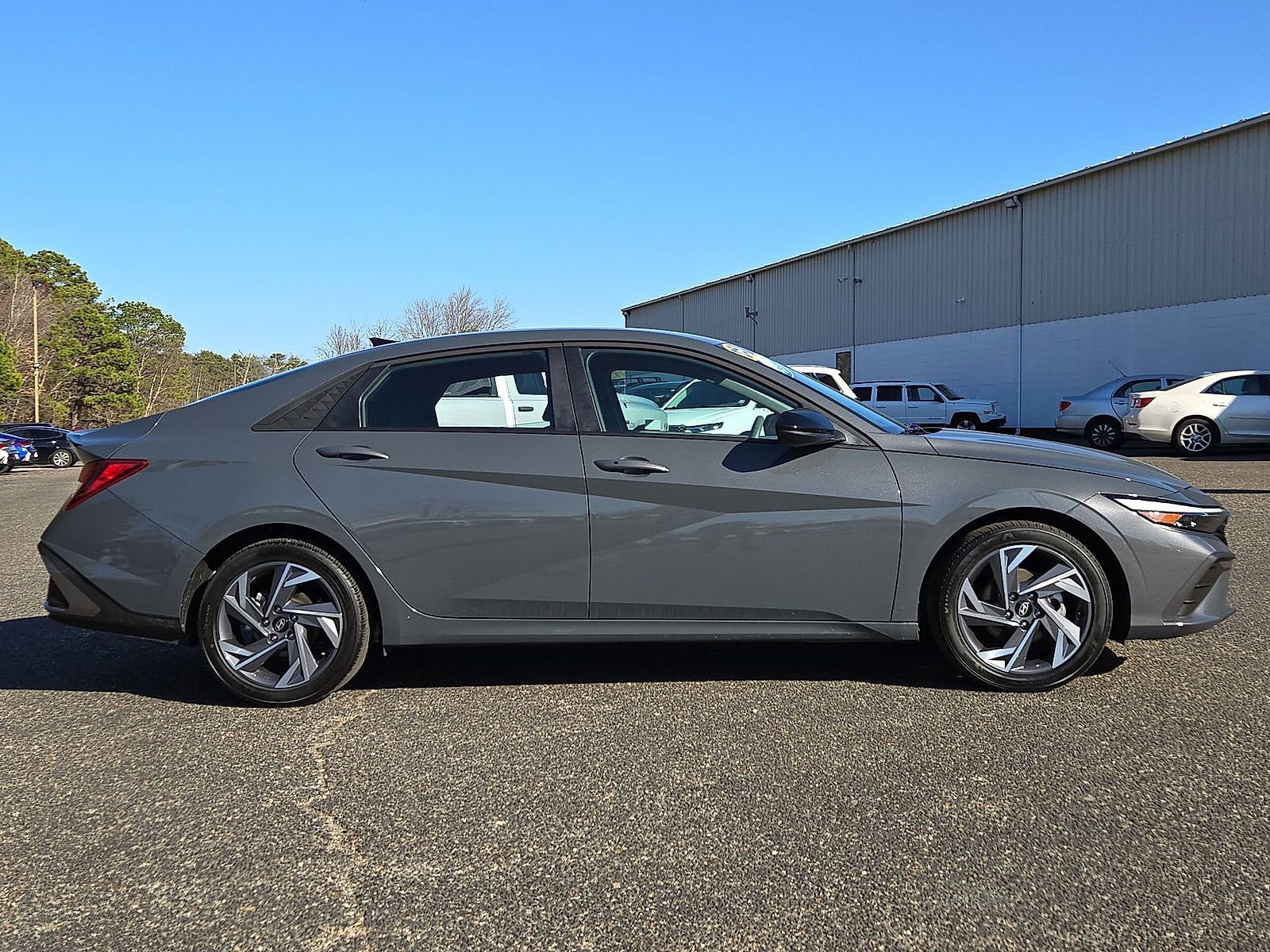 Certified 2025 Hyundai Elantra Sport image 31