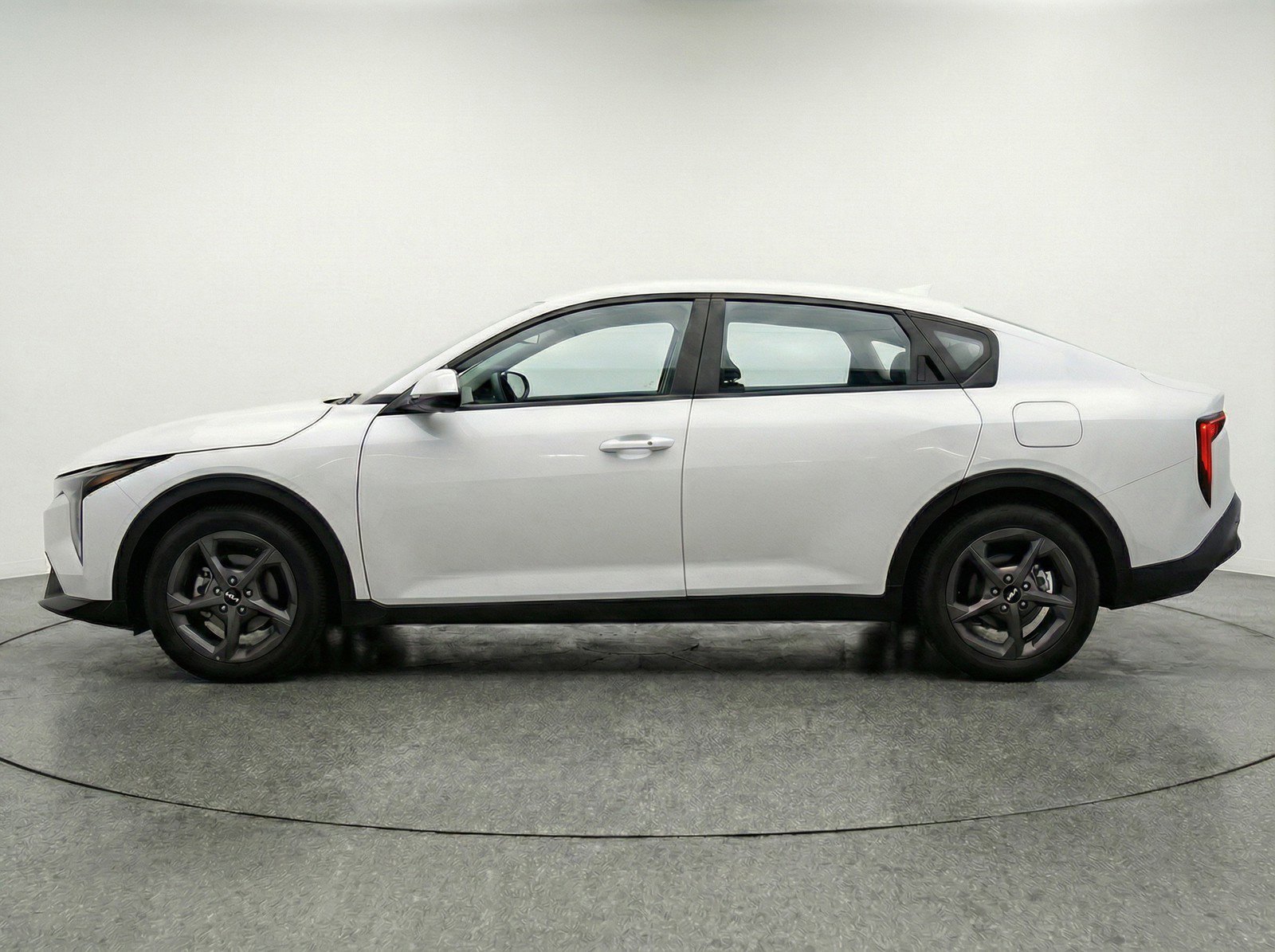 Used 2025 Kia K4 LXS FWD image 5