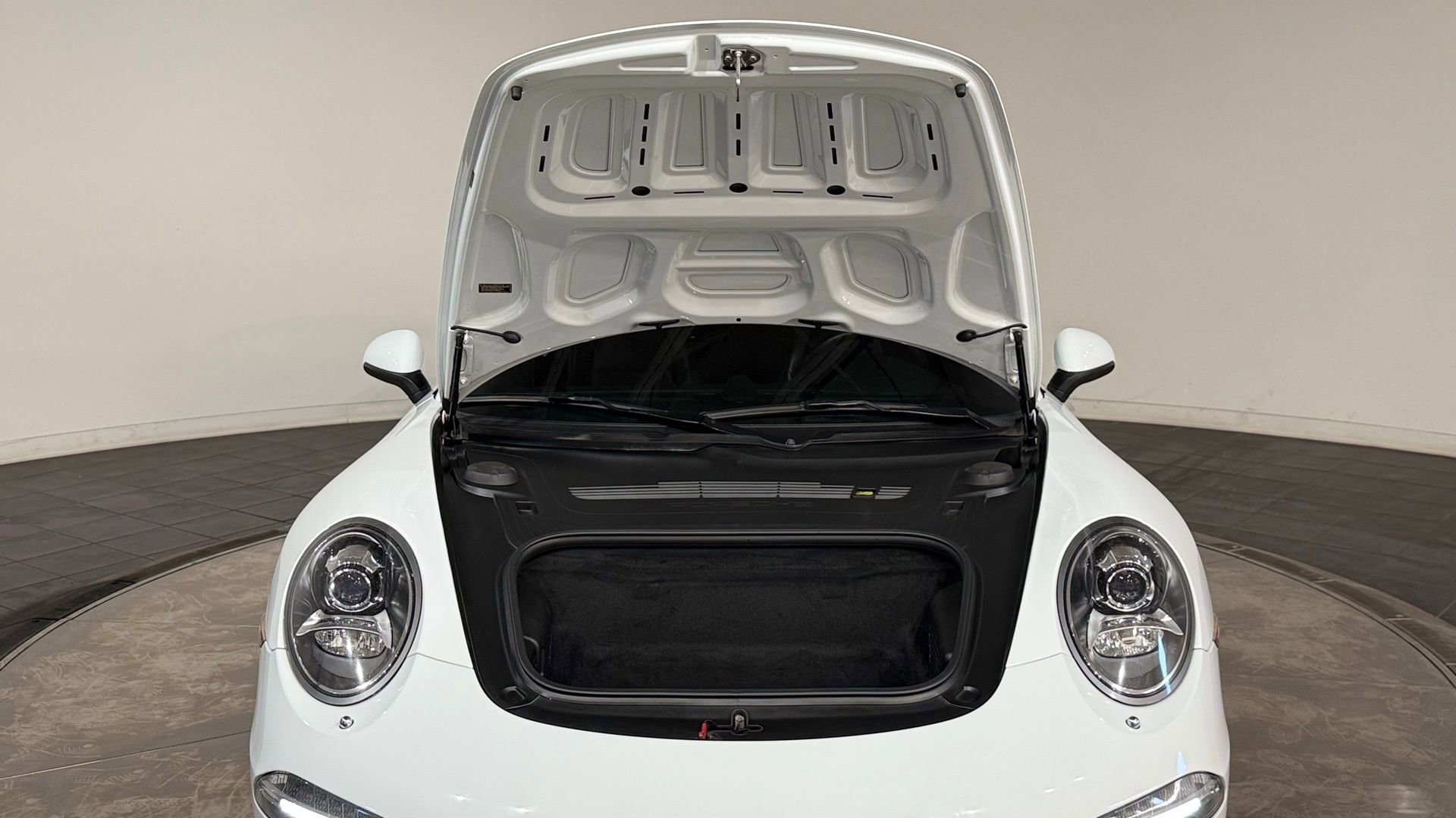 Used 2014 Porsche 911 Carrera 4S image 24