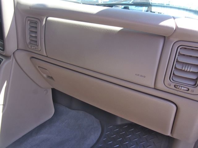 Used 2004 Chevrolet Avalanche Z71 w/ Preferred Equipment Group AWD/4WD image 25