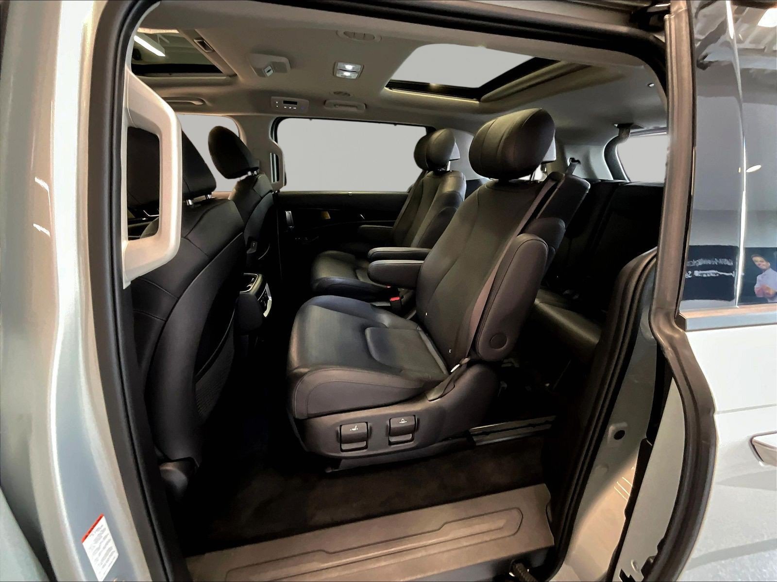 Used 2025 Kia Carnival SX Prestige FWD image 22