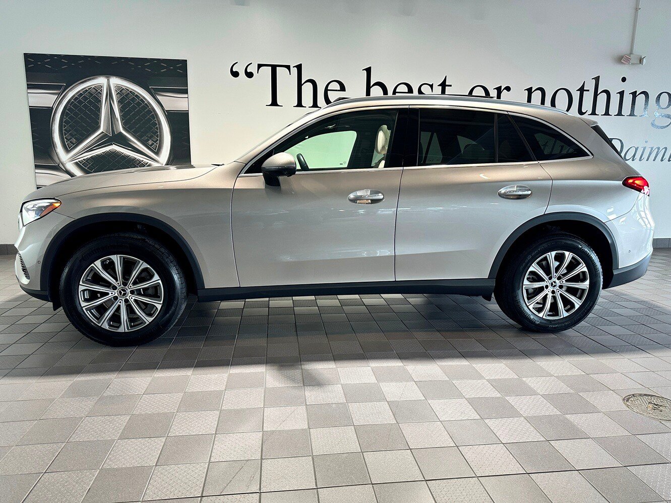 Used 2024 Mercedes-Benz GLC 300 4MATIC image 7