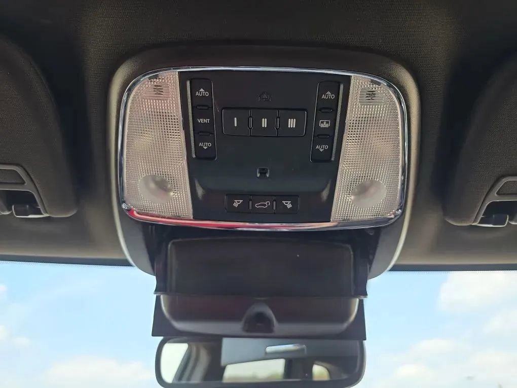 Used 2018 Jeep Grand Cherokee Overland image 40