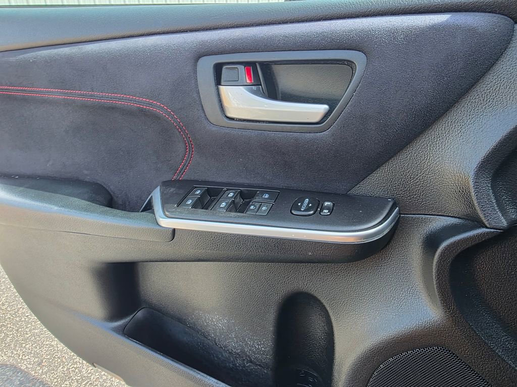 Used 2016 Toyota Camry XSE w/ Moonroof Package FWD image 39