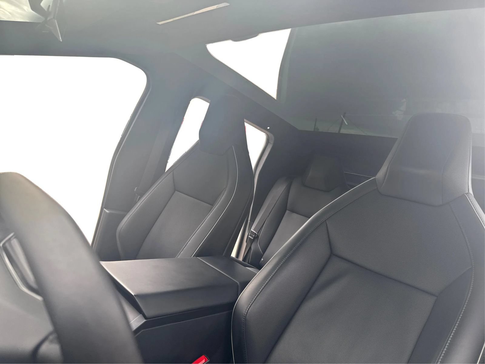 Used 2025 Tesla Cybertruck AWD Crew Cab image 15