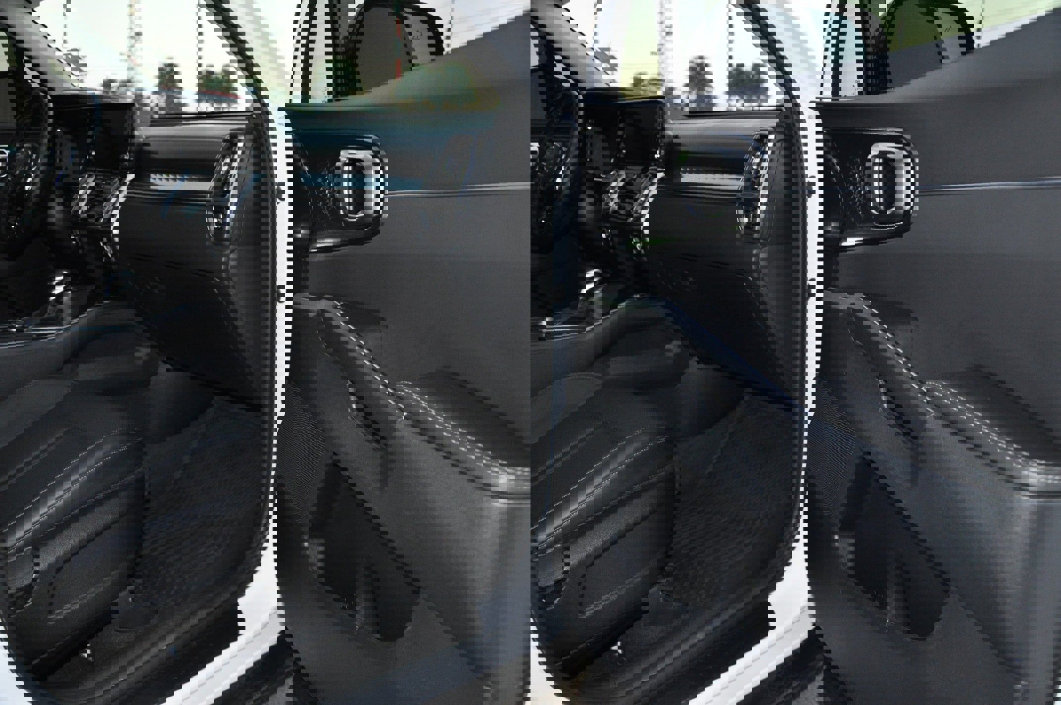 Used 2023 Kia Sorento S w/ Panoramic Sunroof Package image 17