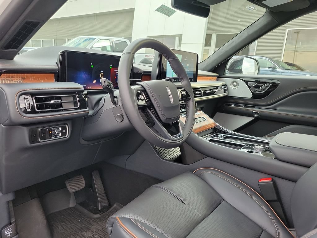New 2026 Lincoln Aviator Black Label w/ Jet Appearance Package AWD/4WD image 21