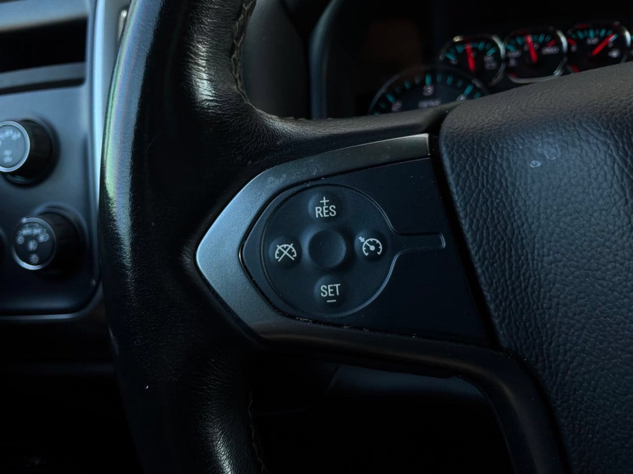 Used 2018 Chevrolet Silverado 1500 LT w/ All Star Edition AWD/4WD image 36