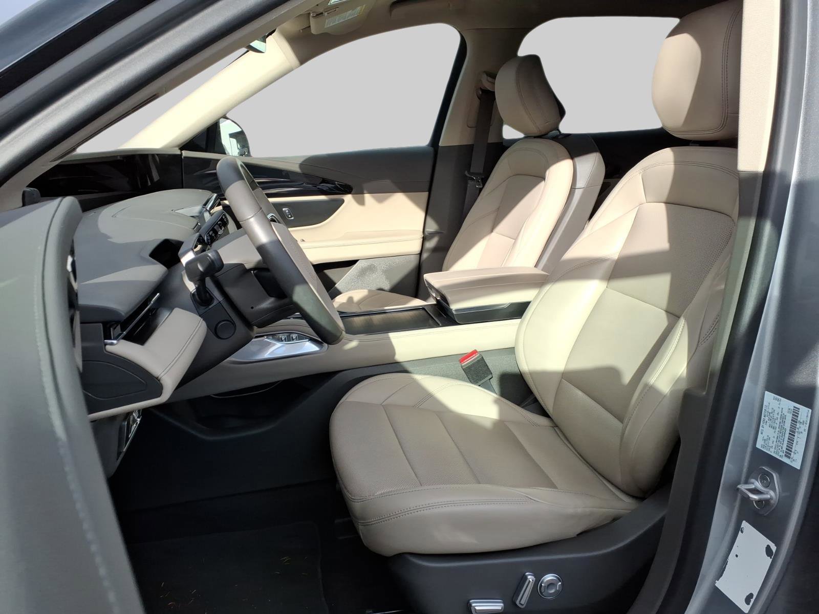 Used 2025 Lincoln Nautilus Premier image 16